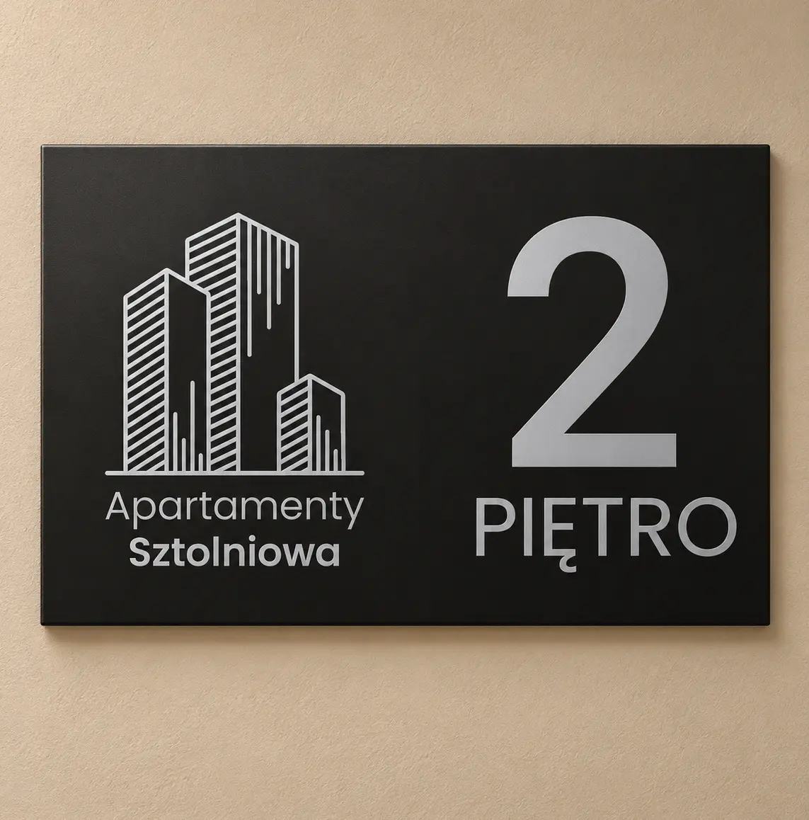 Tabliczka piętra dla Apartamentów Sztolniowa — realizacja reklamy tradycyjnej